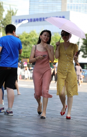 风的功劳，诱人的美女