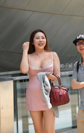 2024时装周—丰腴性感轻熟姐姐