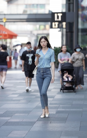 牛仔长发小妹
