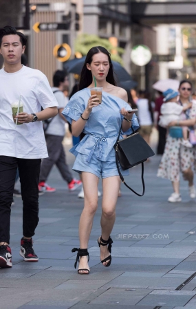 街拍美腿高跟鞋妹子