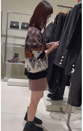 买衣服的小姐姐