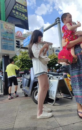 极品牛仔短裤辣妈
