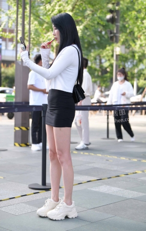 2267-37+104美腿女友【套图➕视频】 16P