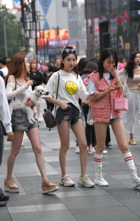 热裤小妹