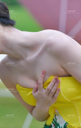 黄花裹胸长裙美女 2024-10-26-47