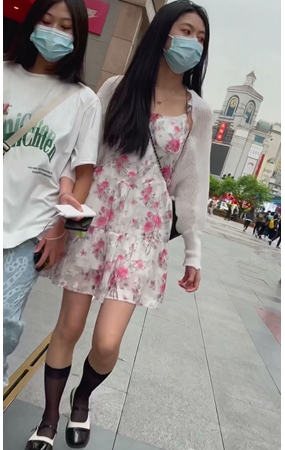 花裙美女