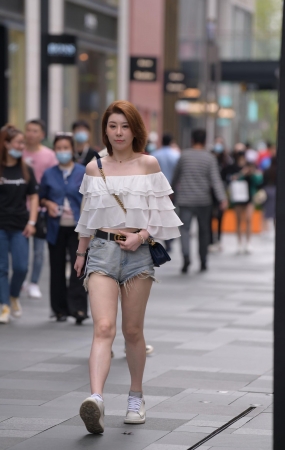性感热裤美女