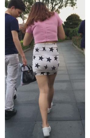 白色包臀裙妹子