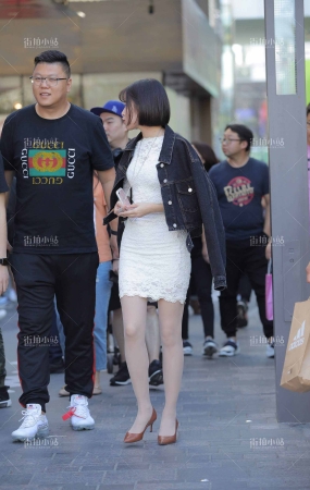 街拍包臀裙丝袜美女