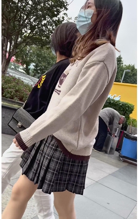 百褶裙小姐姐