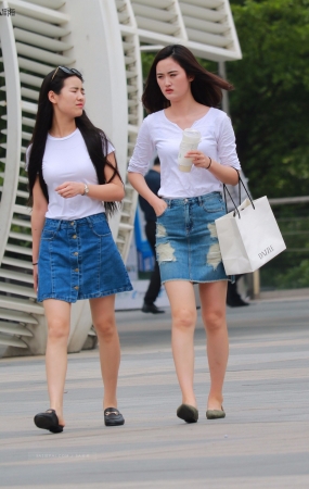 俩牛仔裙美女-16P