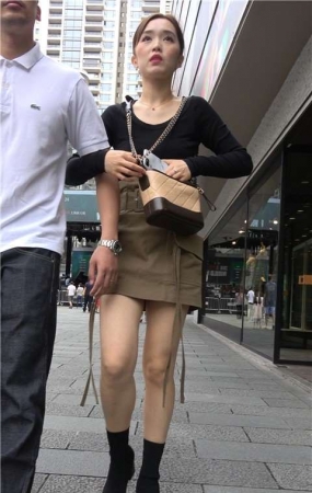 4K 美腿短裙姐姐