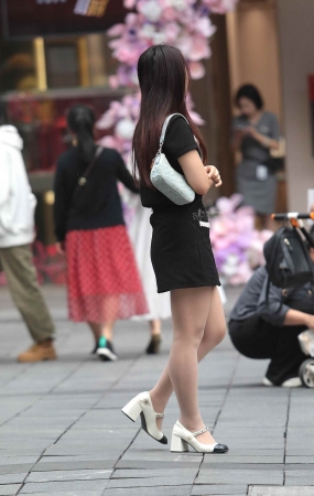 街拍肉丝少妇