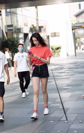 很高挑的小姐姐