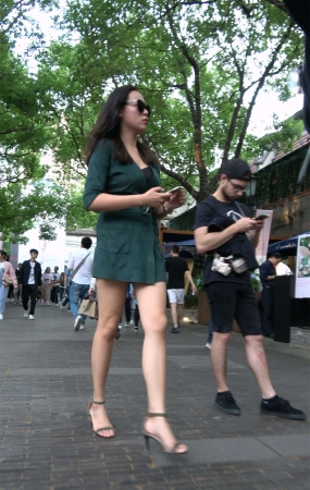 极品性感大长腿高跟美女