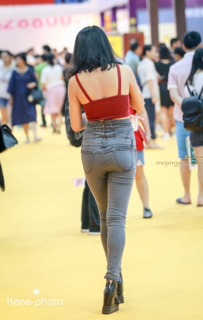 高腰美臀曲线 低胸吊带