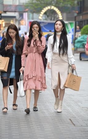 两个气质美女街拍