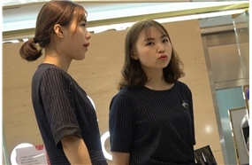 4k-黑色连衣裙丝袜美腿街拍美女