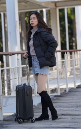 影行者街拍作品 暖阳下的肉丝女孩