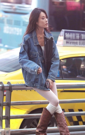 丝袜街拍少妇