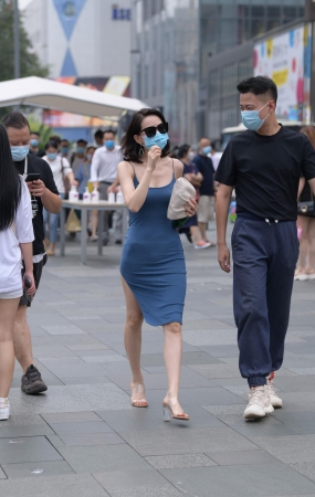 韵味的开叉裙**
