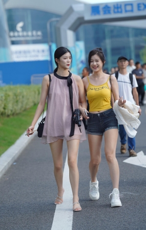 笑的好甜