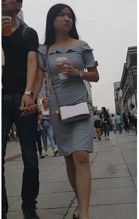 长发灰色连体裙小姐姐