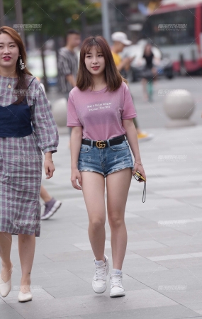 热裤少女
