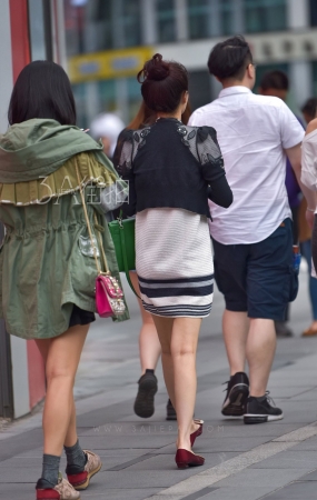 身段苗条的长腿小姐姐-13P