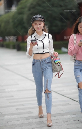 时尚紧牛美女