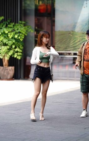 搭讪清新甜美小姐姐