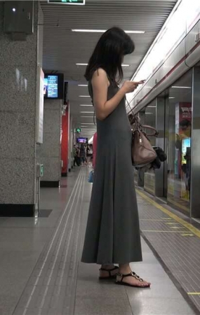 4K – 街拍等地铁的凉鞋少F
