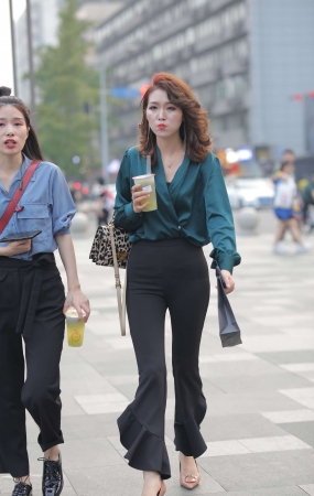 J80时尚小姐姐