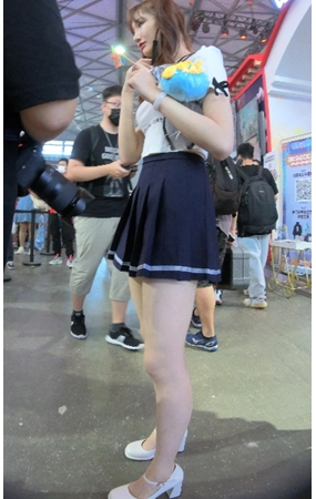 百褶裙小姐姐
