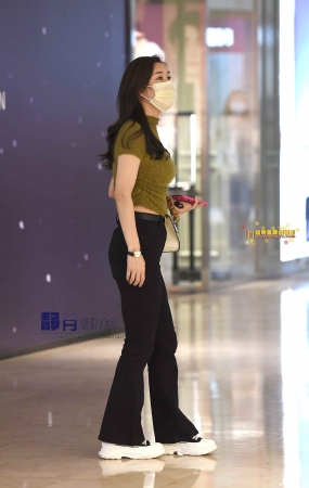 沙滩美女偶遇