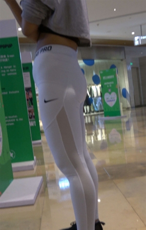 极品紧身瑜伽裤肥臀街拍美女2