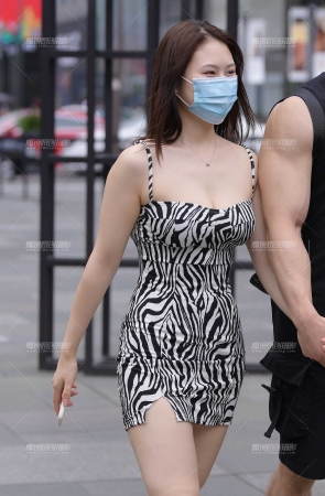 丰满的吊带裙