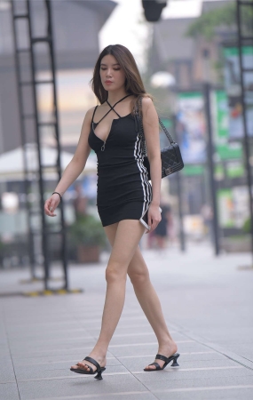 一始街拍作品 性感黑裙美女