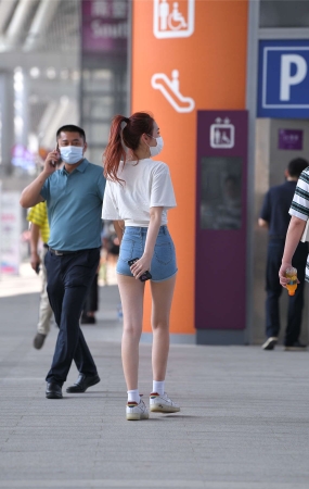 紧身热裤美女