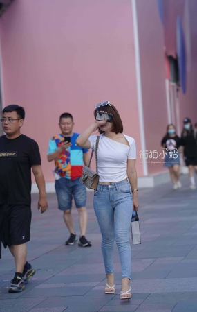牛仔裤姐姐