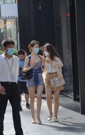 漂亮的连体包臀裙气质小姐姐