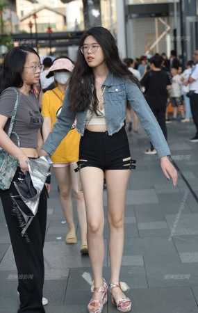 邻家笑眯眯小妹/231007-4-64 15P