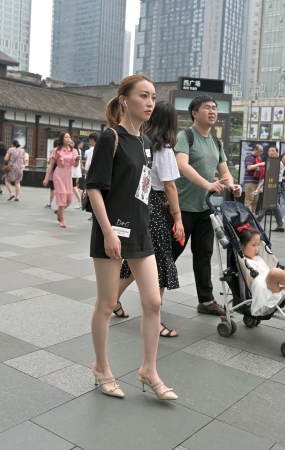下装消失的高跟美腿美女