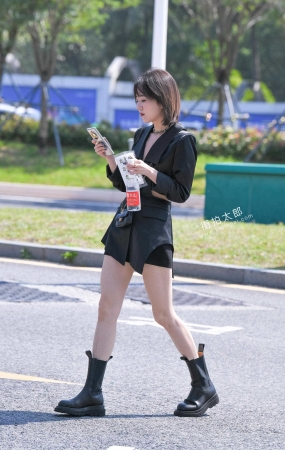 皮靴长腿美女 21-10-24-59P