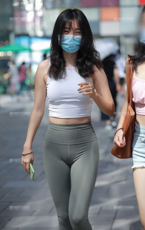 紧身瑜伽裤小妹
