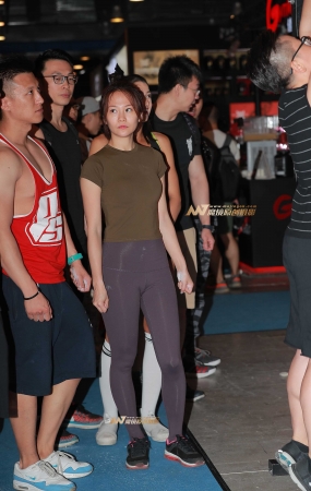 B70、运动中的美女别有风味