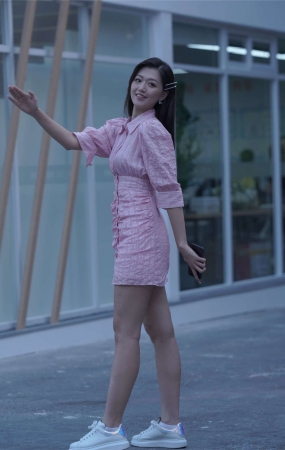 粉色短裙美腿