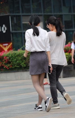 运动鞋 短裙 丝袜妹子-17P