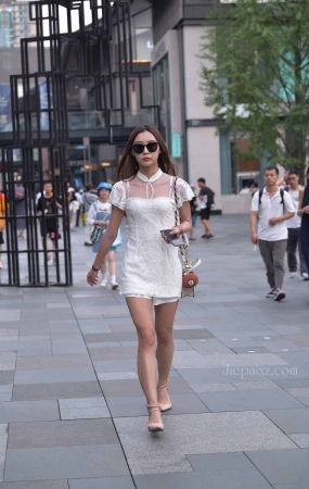 街拍气质高跟时尚美女