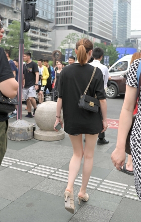 摄霸下装消失的高跟美腿少妇-8P